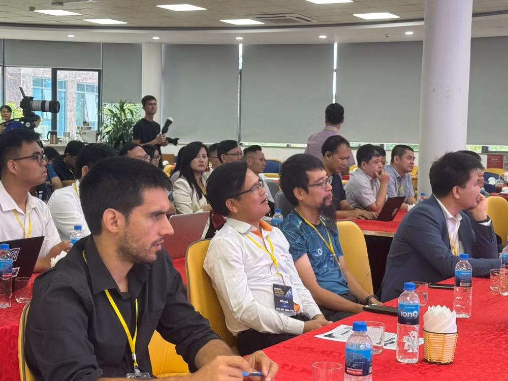 Hội thảo quy tụ các chuyên gia công nghệ, pháp lý và doanh nghiệp. (Ảnh: HÀ LINH)