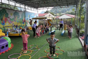Hoạt động ngoại khóa tại Trường mầm non Tùng Vài, tỉnh Tuyên Quang.