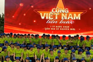 Hoạt động “Cùng Việt Nam tiến bước” năm 2025 đã được tỉnh Hưng Yên tổ chức thành công, hứa hẹn năm nay sẽ huy động lực lượng tham gia đông đảo hơn. (Ảnh: MAI TÚ)
