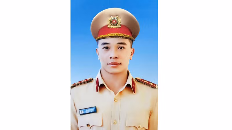 Đại úy Lê Ánh Sáng.