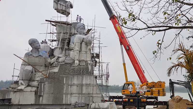 Tượng đài đang trong giai đoạn hoàn thiện thi công xây lắp.