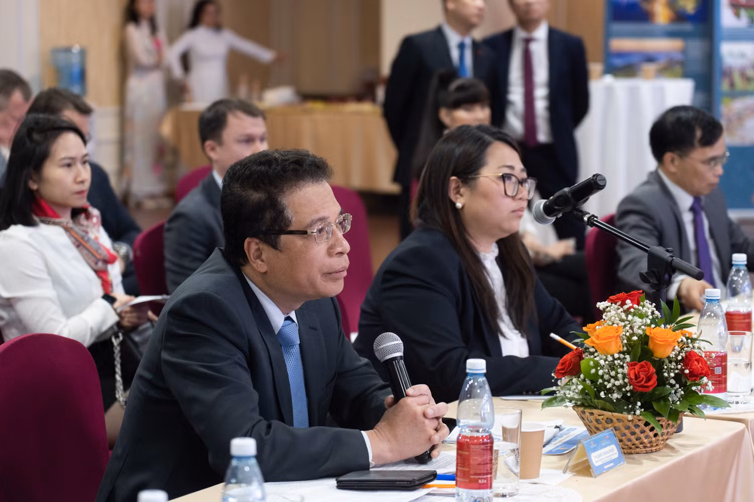 Đại sứ Đặng Minh Khôi phát biểu ý kiến tại hội thảo. (Ảnh: THANH THỂ)