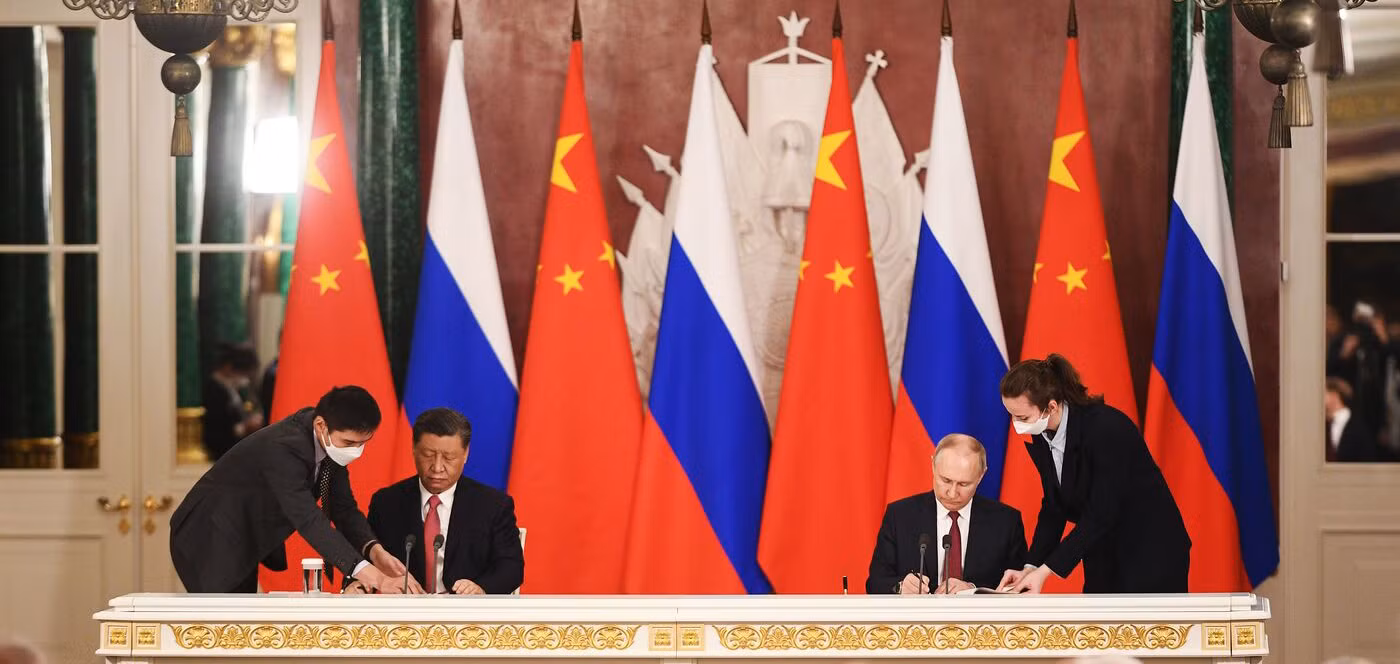 Tổng thống Nga Vladimir Putin và Tổng Bí thư, Chủ tịch Trung Quốc Tập Cận Bình tại Lễ ký các văn kiện chung. (Ảnh: RIA Novosti) Tổng thống Nga Vladimir Putin và Tổng Bí thư, Chủ tịch Trung Quốc Tập Cận Bình tại Lễ ký các văn kiện chung. (Ảnh: RIA Novosti)
