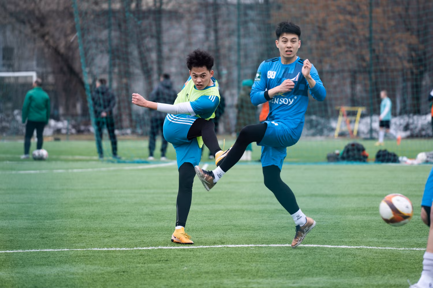 Các trận cầu diễn ra gay cấn. Ảnh: THANH THỂ