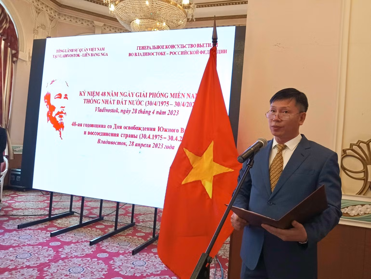 Tổng lãnh sự Nguyễn Đăng Hiền phát biểu ý kiến. Tổng lãnh sự Nguyễn Đăng Hiền phát biểu ý kiến.