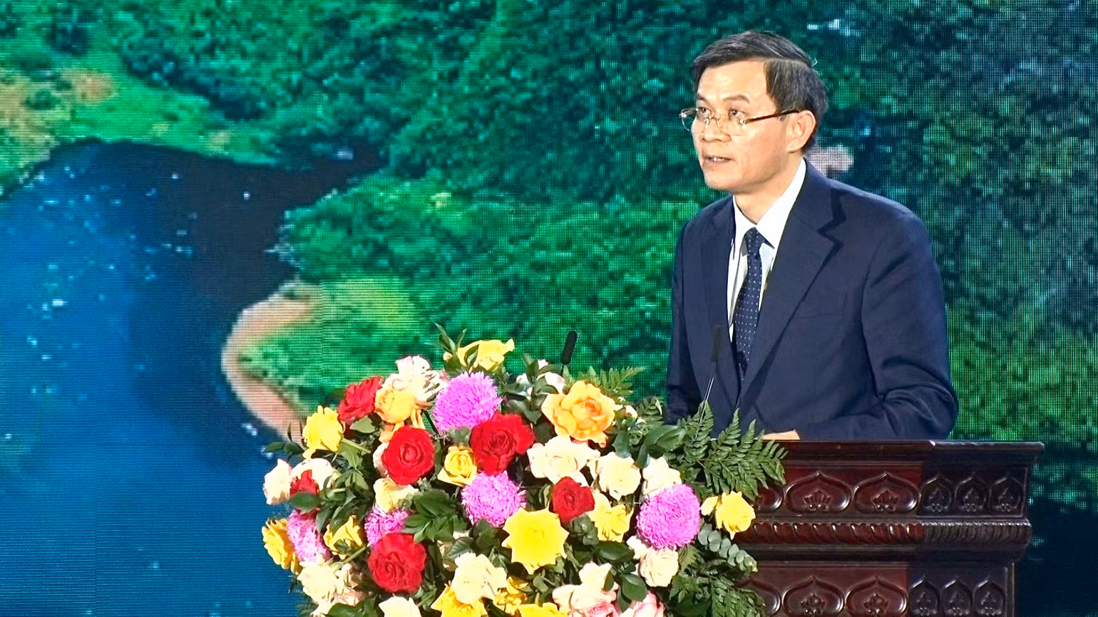 Đồng chí Đoàn Minh Huấn, Bí thư Tỉnh ủy Ninh Bình phát biểu.