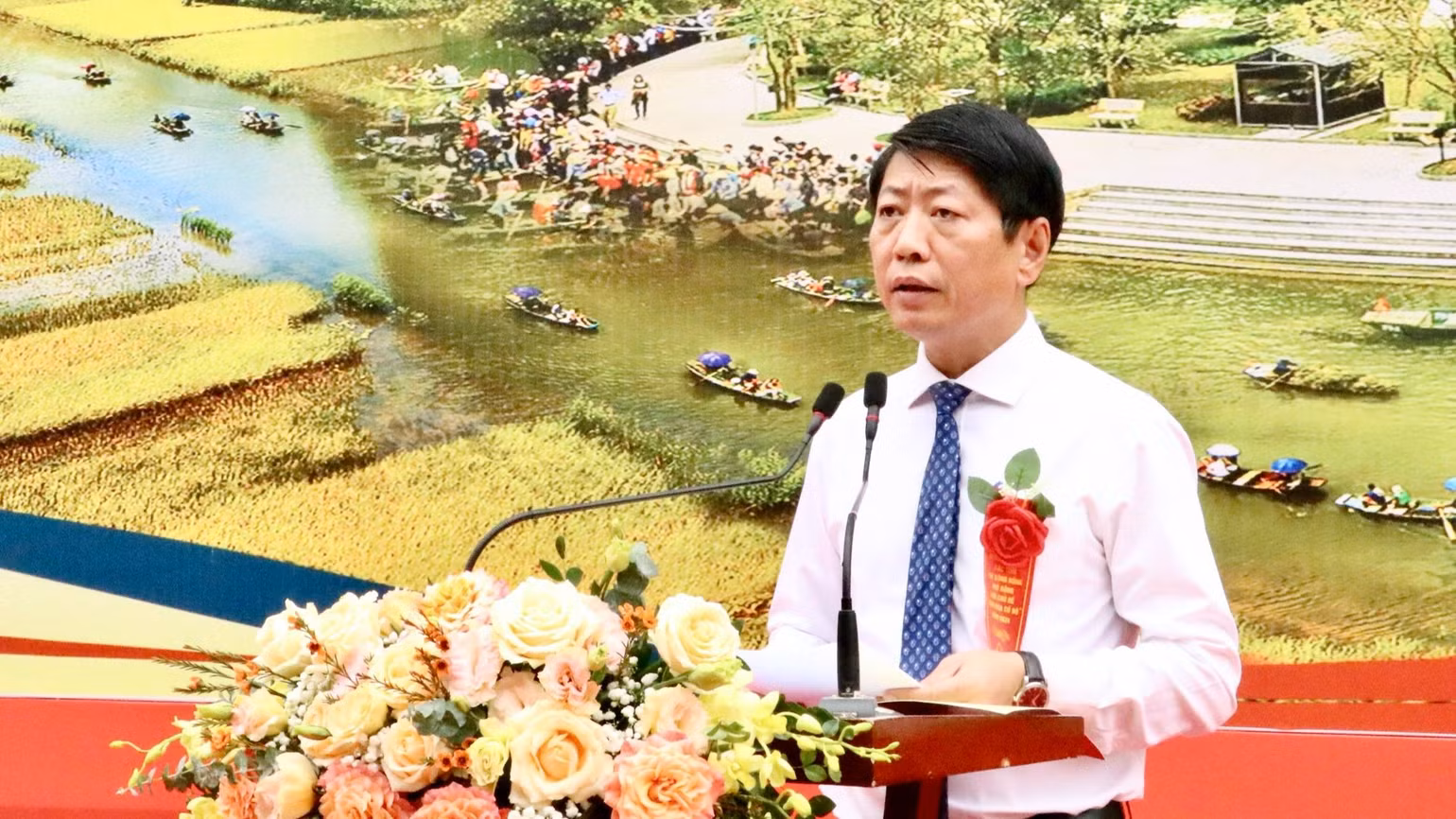 Đồng chí Trần Song Tùng, Phó Chủ tịch Ủy ban nhân dân tỉnh Ninh Bình phát biểu tại triển lãm.