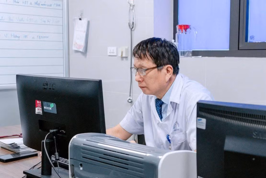 Tiến sĩ, bác sĩ Quan Thế Dân chia sẻ câu chuyện từ gia đình mình. Tiến sĩ, bác sĩ Quan Thế Dân chia sẻ câu chuyện từ gia đình mình.