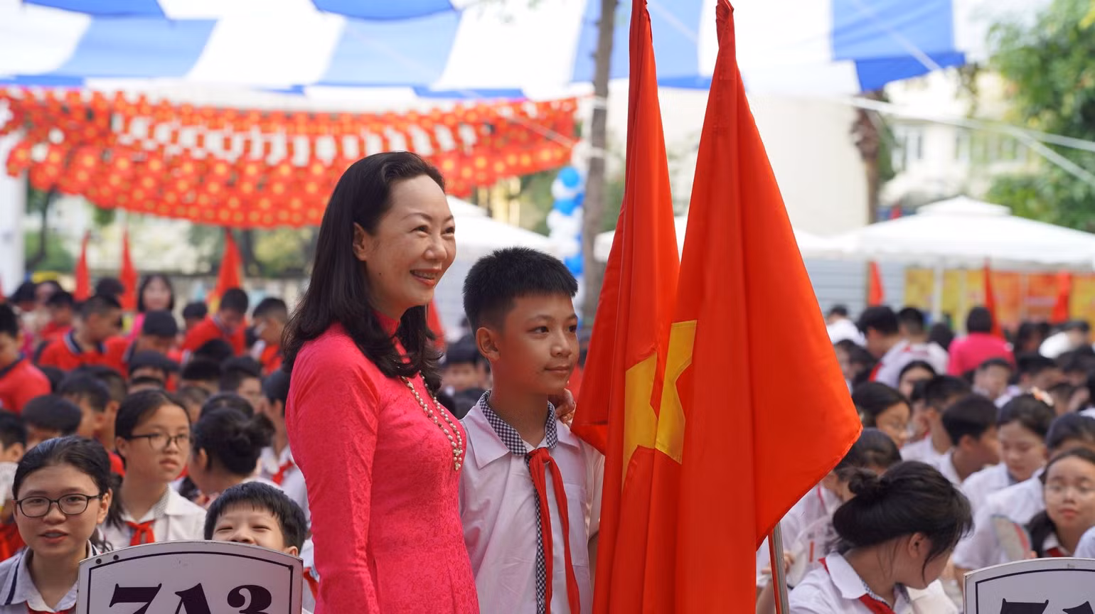Trường xác định "làm mới một khẩu hiệu không bao giờ là cũ", đó là Tất cả vì học sinh thân yêu.