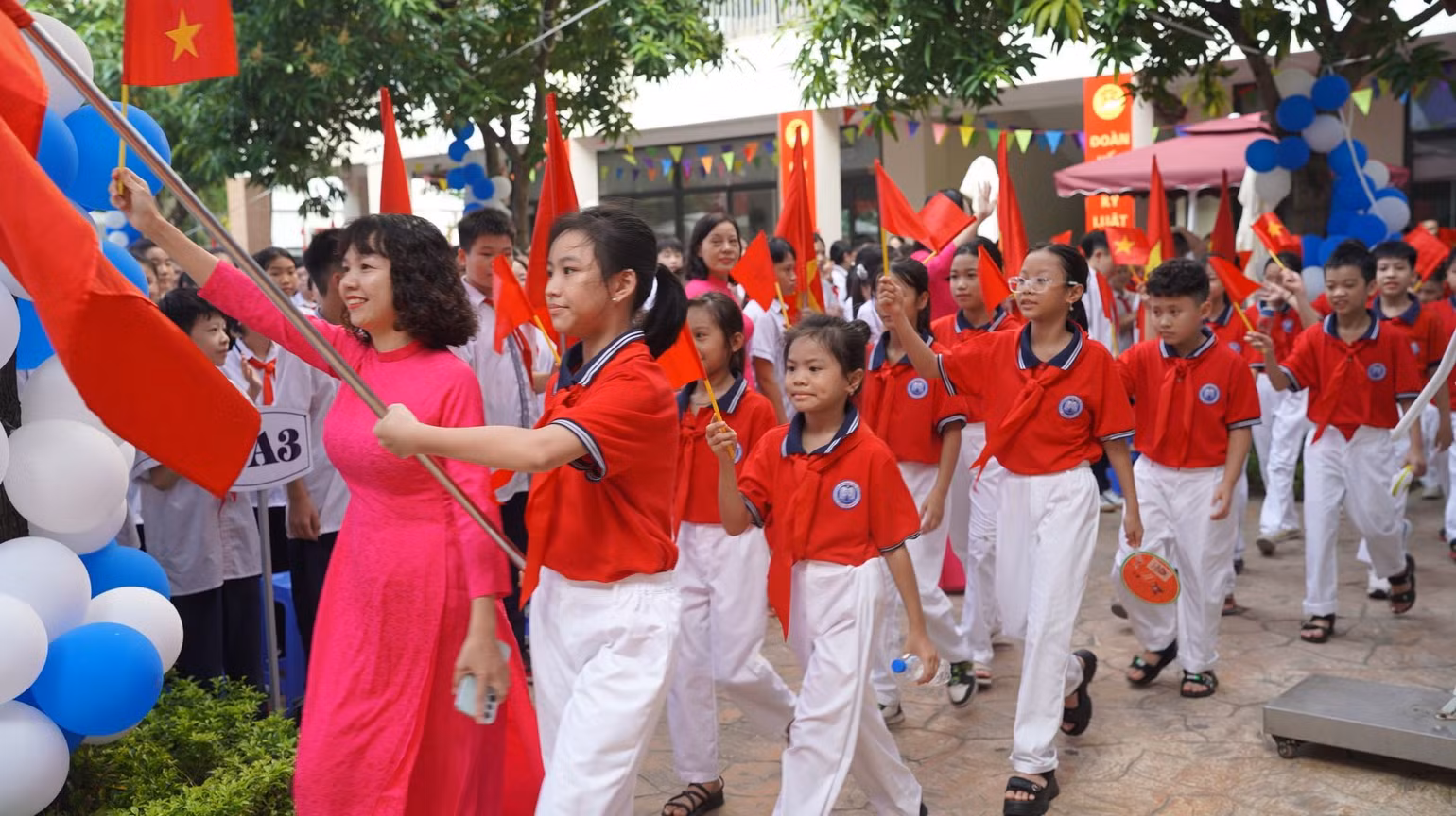 Năm học 2023-2024, trường THCS Khương Đình đã đạt được thành tích dẫn đầu khối THCS của quận Thanh Xuân.