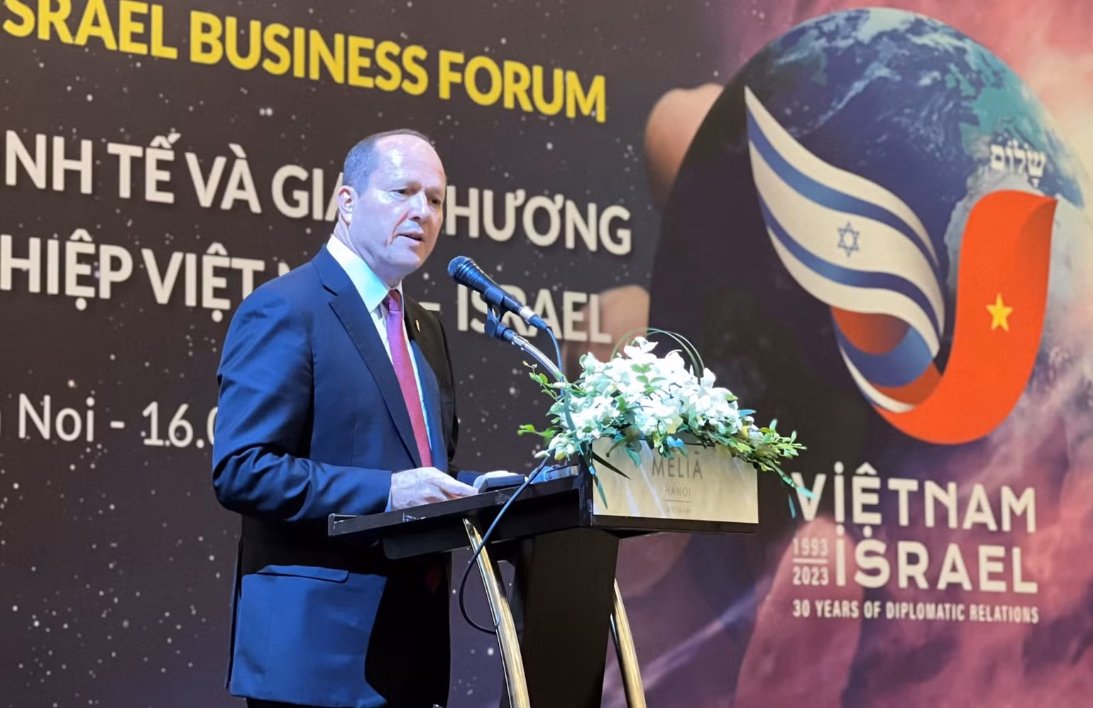 Bộ trưởng Kinh tế và Công nghiệp Israel, ông Nir Barkat cũng chia sẻ tại diễn đàn. Bộ trưởng Kinh tế và Công nghiệp Israel, ông Nir Barkat cũng chia sẻ tại diễn đàn.