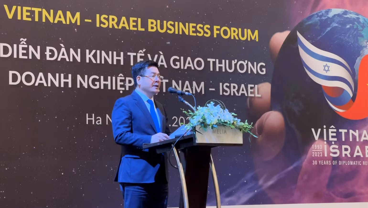 Bộ trưởng Công thương Nguyễn Hồng Diên chia sẻ về những phát triển của Việt Nam và Israel trong lĩnh vực kinh tế, thương mại. Bộ trưởng Công thương Nguyễn Hồng Diên chia sẻ về những phát triển của Việt Nam và Israel trong lĩnh vực kinh tế, thương mại.