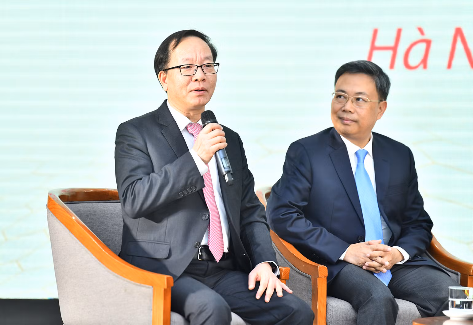 PGS.TS, Thầy thuốc nhân dân Trần Minh Điển, Giám đốc Bệnh viện Nhi Trung ương chia sẻ tại phiên tọa đàm chủ đề “Y tế vượt khó”. PGS.TS, Thầy thuốc nhân dân Trần Minh Điển, Giám đốc Bệnh viện Nhi Trung ương chia sẻ tại phiên tọa đàm chủ đề “Y tế vượt khó”.