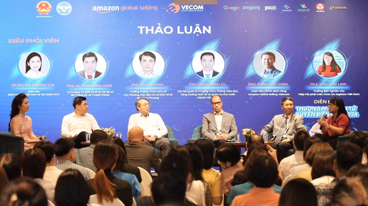Các chuyên gia, nhà hoạch định chính sách tập trung vào xây dựng và thúc đẩy các quy định, chính sách hỗ trợ, ưu đãi và cơ sở hạ tầng để hỗ trợ các doanh nghiệp Việt.