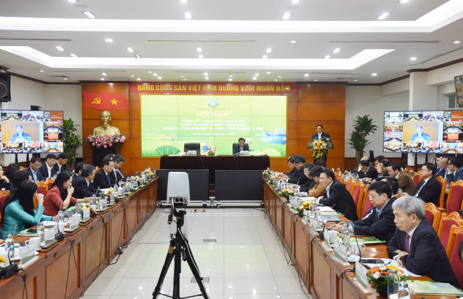 Hội nghị được kết nối trực tuyến từ điểm cầu Hà Nội tới các điểm cầu 63 tỉnh, thành phố trực thuộc Trung ương.