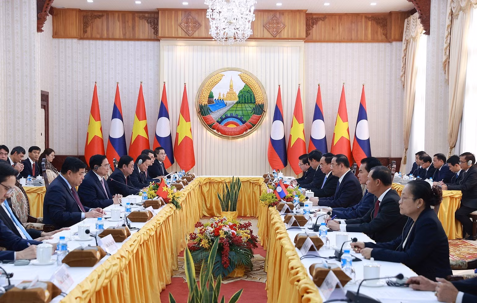 Quang cảnh buổi làm việc. Quang cảnh buổi làm việc.