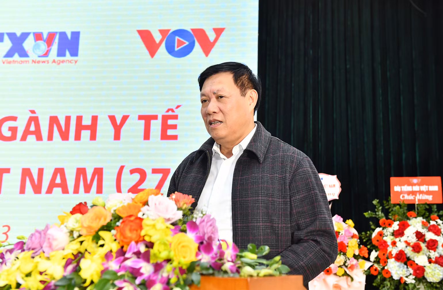 Phó Bí thư Ban Cán sự Đảng, Bí thư Đảng ủy, Thứ trưởng Thường trực Bộ Y tế Đỗ Xuân Tuyên phát biểu tại buổi gặp mặt. Phó Bí thư Ban Cán sự Đảng, Bí thư Đảng ủy, Thứ trưởng Thường trực Bộ Y tế Đỗ Xuân Tuyên phát biểu tại buổi gặp mặt.