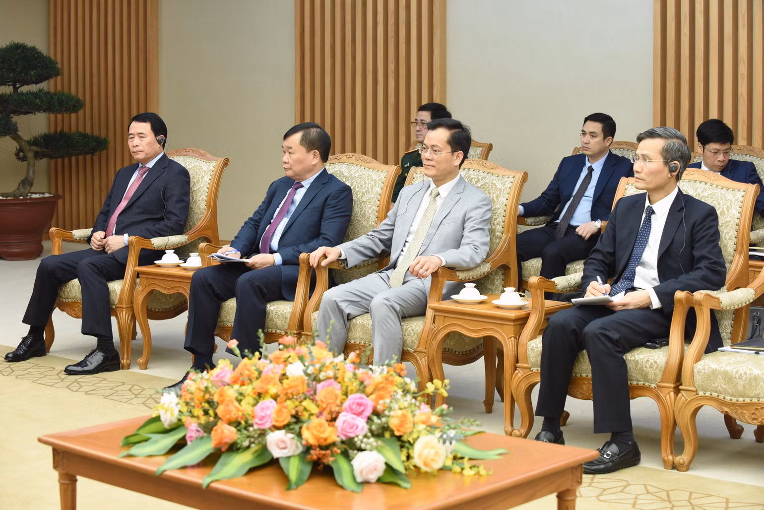 Đại diện lãnh đạo các bộ, ban, ngành của Chính phủ Việt Nam tham dự buổi tiếp. Đại diện lãnh đạo các bộ, ban, ngành của Chính phủ Việt Nam tham dự buổi tiếp.