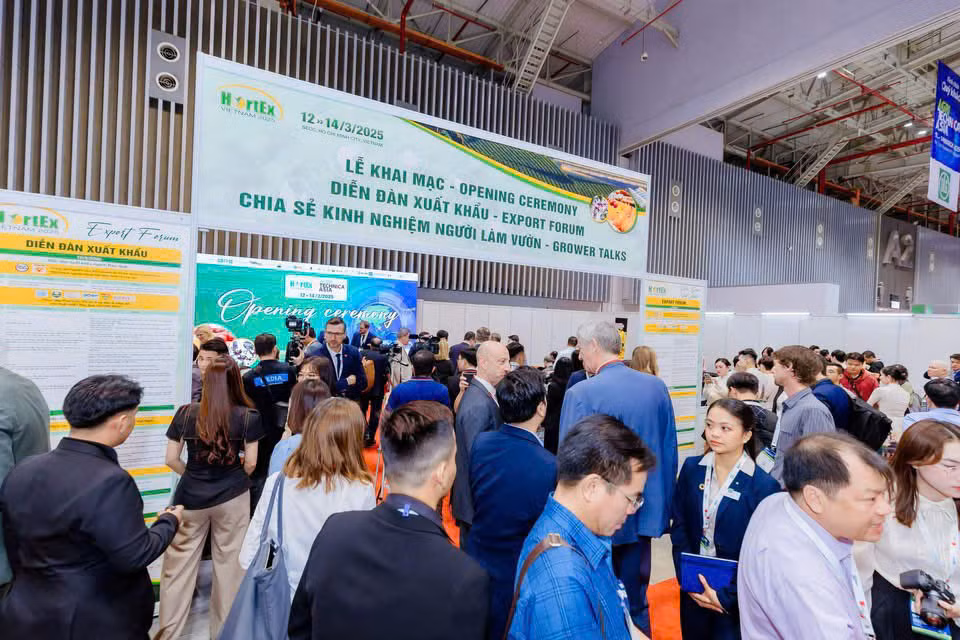 Agritechnica Asia 2025 tập trung vào "đổi mới xanh" bằng cách đẩy mạnh các sản phẩm, quy trình và mô hình nông nghiệp được thiết kế để giải quyết những thách thức lớn như biến đổi khí hậu, tình trạng khan hiếm tài nguyên và áp lực cạnh tranh của thị trường. Agritechnica Asia 2025 tập trung vào "đổi mới xanh" bằng cách đẩy mạnh các sản phẩm, quy trình và mô hình nông nghiệp được thiết kế để giải quyết những thách thức lớn như biến đổi khí hậu, tình trạng khan hiếm tài nguyên và áp lực cạnh tranh của thị trường.