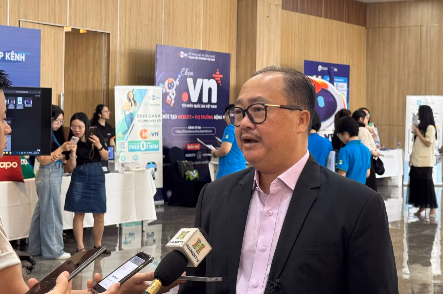 Ông Nguyễn Ngọc Dũng, Chủ tịch Hiệp hội Thương mại điện tử Việt Nam nhấn mạnh vai trò của trí tuệ nhân tạo trong hoạt động của doanh nghiệp. Ông Nguyễn Ngọc Dũng, Chủ tịch Hiệp hội Thương mại điện tử Việt Nam nhấn mạnh vai trò của trí tuệ nhân tạo trong hoạt động của doanh nghiệp.