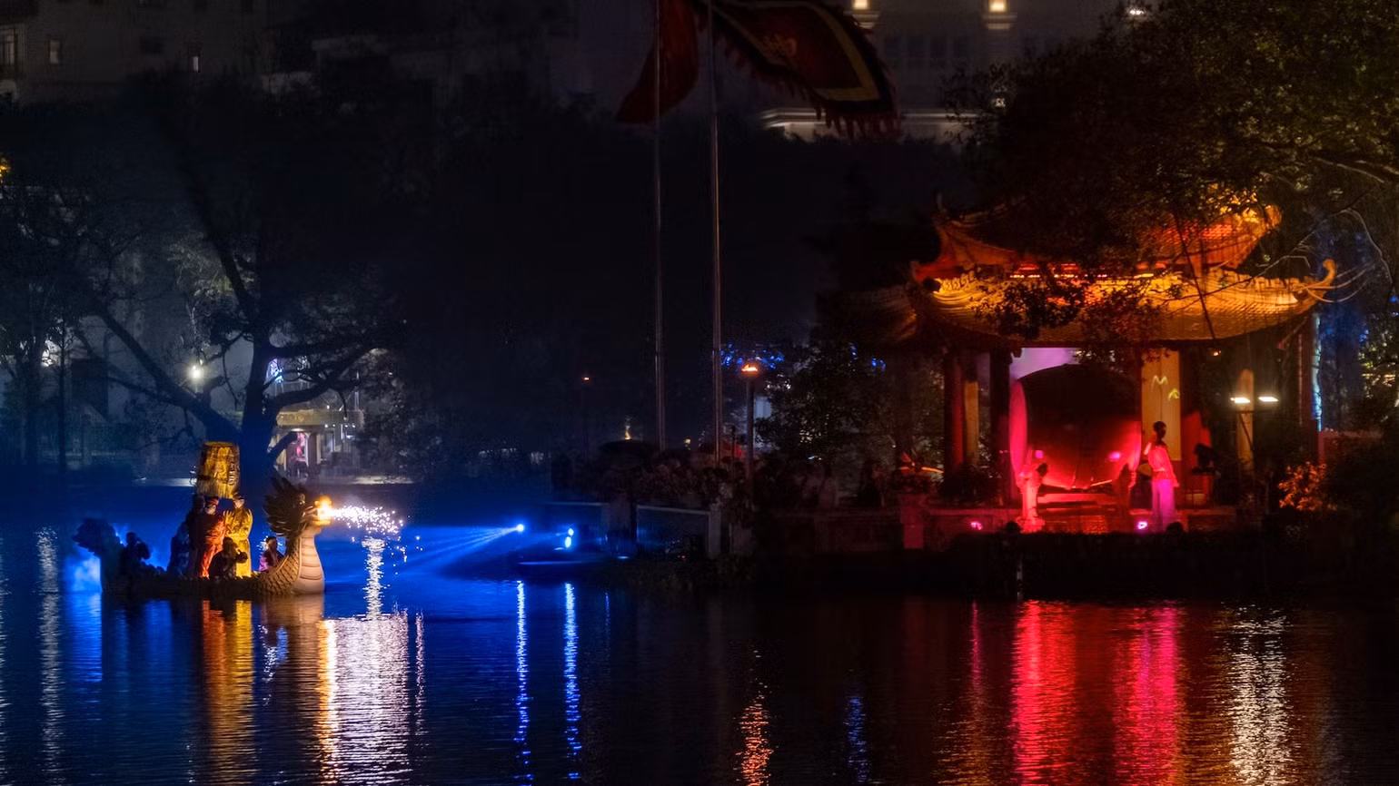 Nhiều tình huống phát sinh ngoài dự kiến khiến các diễn viên cần tập trung để giữ được trọn vẹn kịch bản.