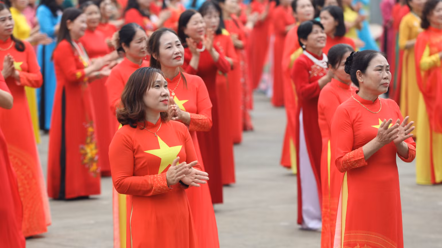 [Video] 1.200 phụ nữ tham gia đồng diễn áo dài ảnh 3