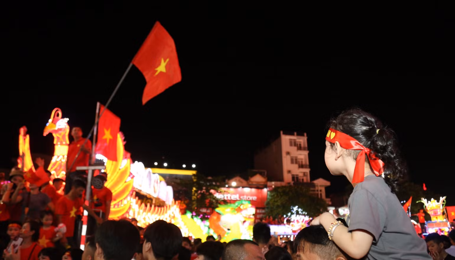Khởi nguồn từ những mô hình nhỏ, những đoàn rước quanh nơi ở của các tổ, xóm, trường học dịp Trung thu thì đến nay "thú" chơi đèn của người dân tỉnh Tuyên Quang đã được tổ chức có quy mô, bài bản với tên gọi là Lễ hội Thành Tuyên. Khởi nguồn từ những mô hình nhỏ, những đoàn rước quanh nơi ở của các tổ, xóm, trường học dịp Trung thu thì đến nay "thú" chơi đèn của người dân tỉnh Tuyên Quang đã được tổ chức có quy mô, bài bản với tên gọi là Lễ hội Thành Tuyên.