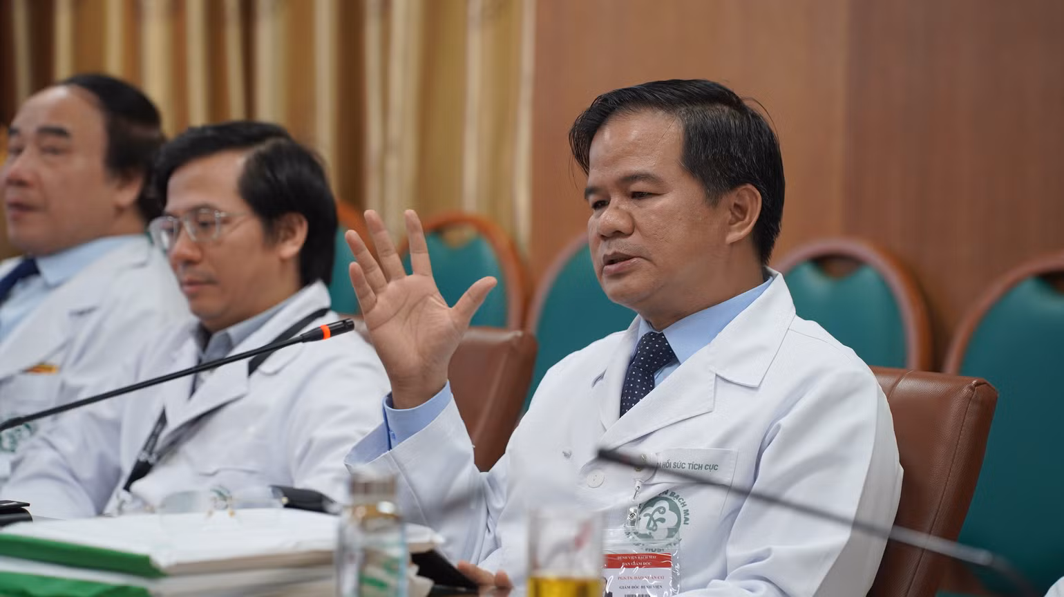 PGS,TS Đào Xuân Cơ - Giám đốc Bệnh viện Bạch Mai cho biết, cơ sở 2 dự kiến có khoảng 1.000 giường và trong từ 3-6 tháng giường bệnh sẽ lấp đầy. PGS,TS Đào Xuân Cơ - Giám đốc Bệnh viện Bạch Mai cho biết, cơ sở 2 dự kiến có khoảng 1.000 giường và trong từ 3-6 tháng giường bệnh sẽ lấp đầy.