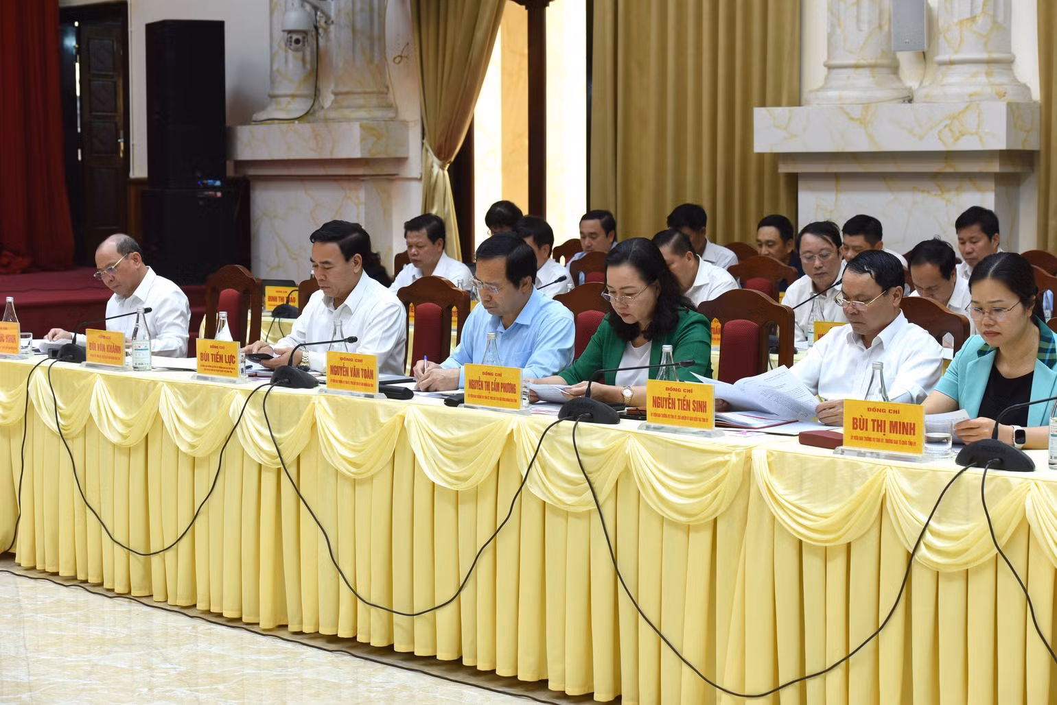 Đại diện lãnh đạo tỉnh Hoà Bình tham dự buổi làm việc. Đại diện lãnh đạo tỉnh Hoà Bình tham dự buổi làm việc.
