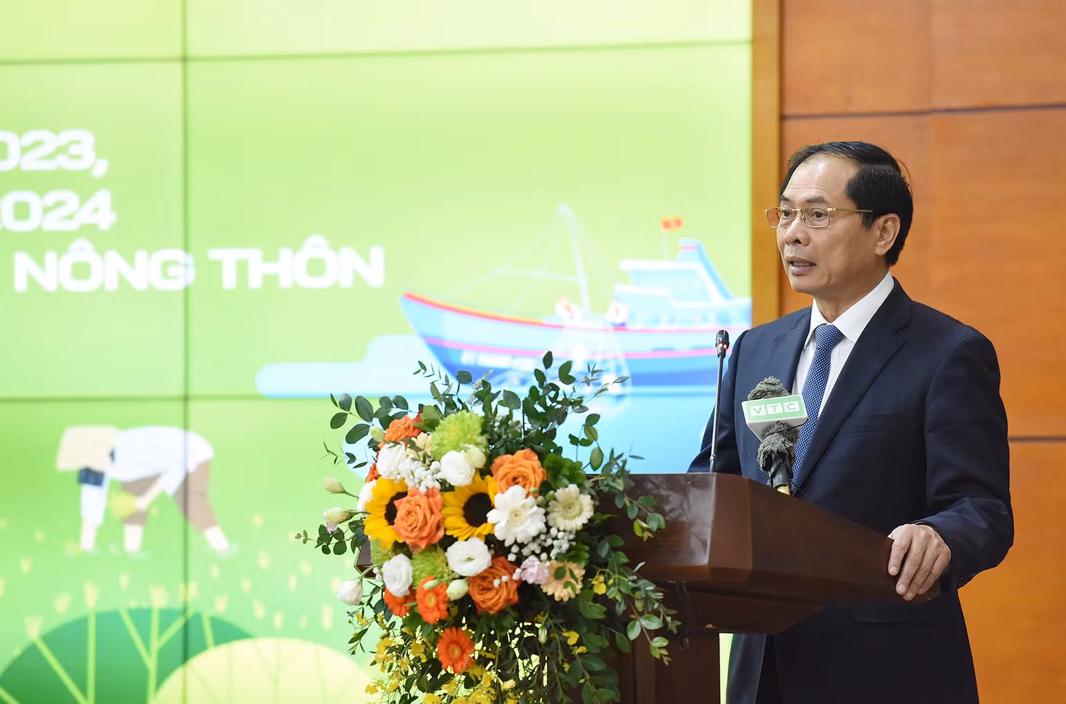 Bộ trưởng Ngoại giao Bùi Thanh Sơn phát biểu.