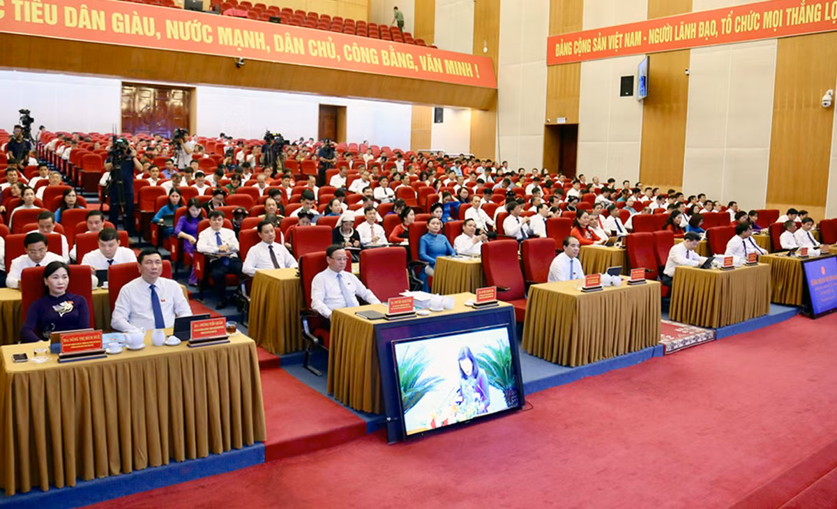 Các đại biểu tham dự kỳ họp.