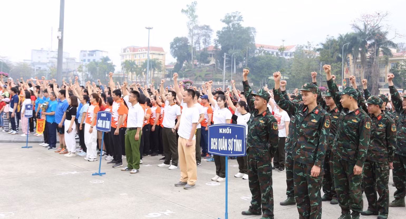 1.500 người là cán bộ, đoàn viên, hội viên các cơ quan và dân nhân trong tỉnh tham dự "Ngày chạy Olympic vì sức khỏe toàn dân".