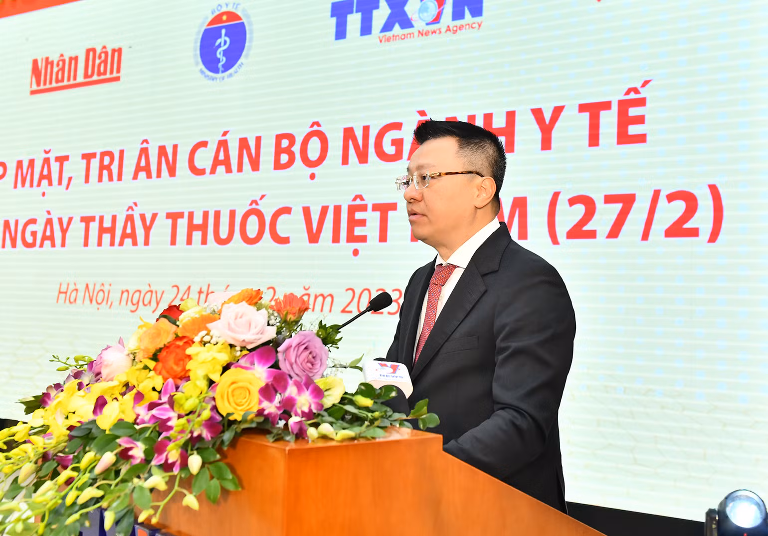Đồng chí Lê Quốc Minh, Ủy viên Trung ương Đảng, Tổng Biên tập Báo Nhân Dân, Phó Trưởng Ban Tuyên giáo Trung ương, Chủ tịch Hội Nhà báo Việt Nam phát biểu ý kiến tại buổi gặp mặt. Đồng chí Lê Quốc Minh, Ủy viên Trung ương Đảng, Tổng Biên tập Báo Nhân Dân, Phó Trưởng Ban Tuyên giáo Trung ương, Chủ tịch Hội Nhà báo Việt Nam phát biểu ý kiến tại buổi gặp mặt.