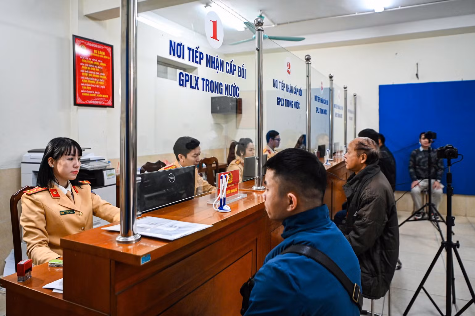 Cơ quan chức năng tăng cường năng lực tiếp nhận, xử lý hồ sơ cấp đổi giấy phép lái xe.