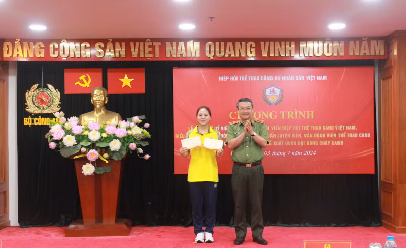 Bộ Công an khen thưởng các tập thể, cá nhân có thành tích xuất sắc trong huấn luyện, thi đấu ảnh 2