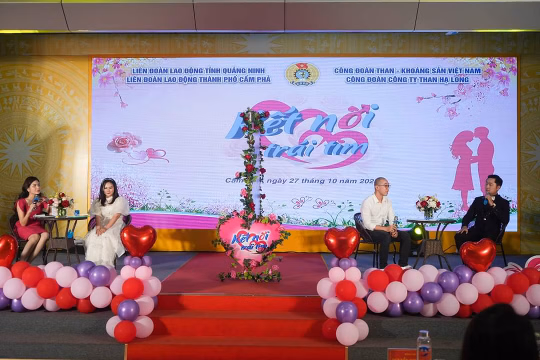 Cùng chia sẻ về công việc, sở thích. Cùng chia sẻ về công việc, sở thích.
