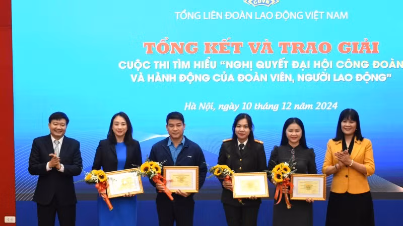 Các Công đoàn: Ngân hàng Việt Nam, Điện lực Việt Nam, Học viện An ninh nhân dân, Dầu khí Việt Nam nhận giải thưởng cá nhân, tập thể Giai đoạn 1.