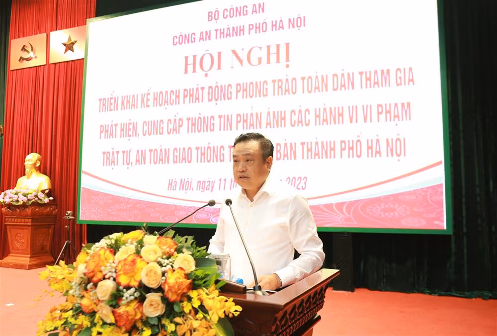 Đồng chí Trần Sỹ Thanh, Phó Bí thư Thành ủy, Chủ tịch Ủy ban nhân dân TP. Hà Nội phát biểu tại hội nghị.