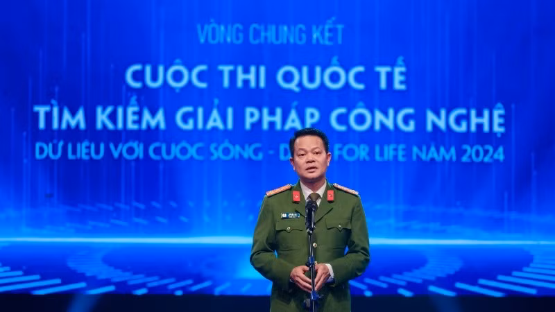 Đại tá Vũ Văn Tấn, Phó Cục trưởng C06 phát biểu tổng kết và trao giải. Đại tá Vũ Văn Tấn, Phó Cục trưởng C06 phát biểu tổng kết và trao giải.