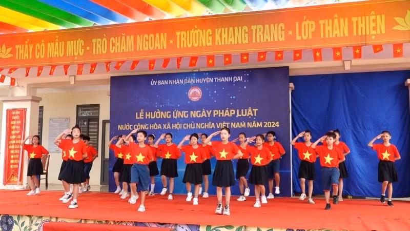 Học sinh Trường tiểu học Mỹ Hưng (Thanh Oai, Hà Nội). Học sinh Trường tiểu học Mỹ Hưng (Thanh Oai, Hà Nội).