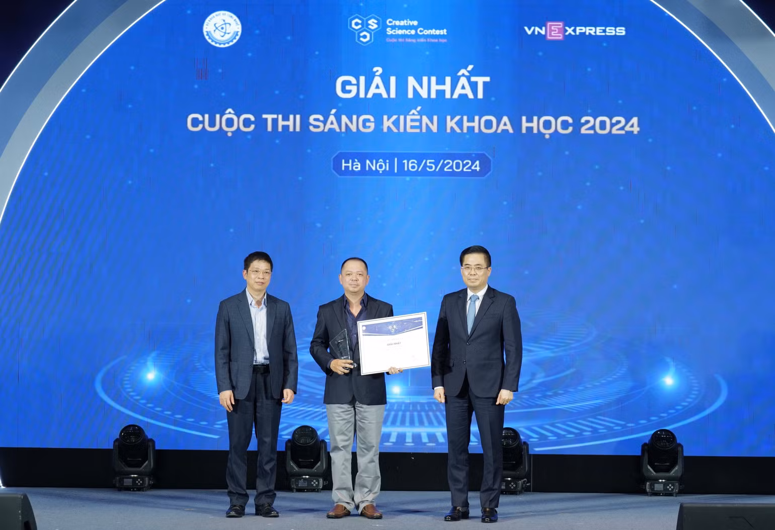 Đội giành giải Nhất cuộc thi Sáng kiến Khoa học năm 2024. Đội giành giải Nhất cuộc thi Sáng kiến Khoa học năm 2024.