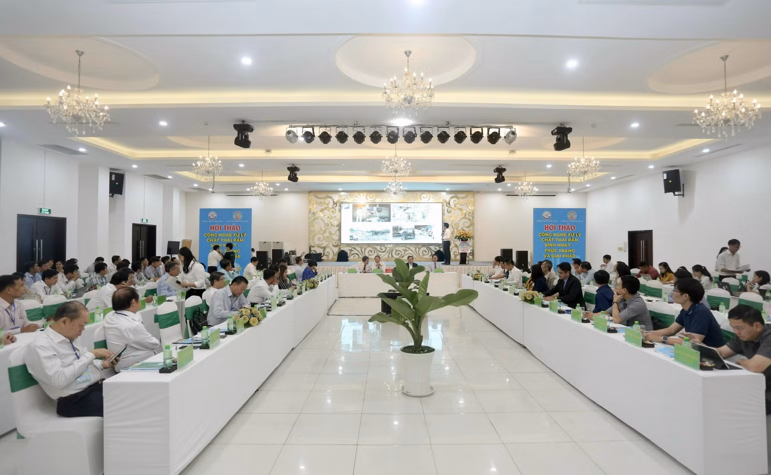 Toàn cảnh hội thảo. Toàn cảnh hội thảo.
