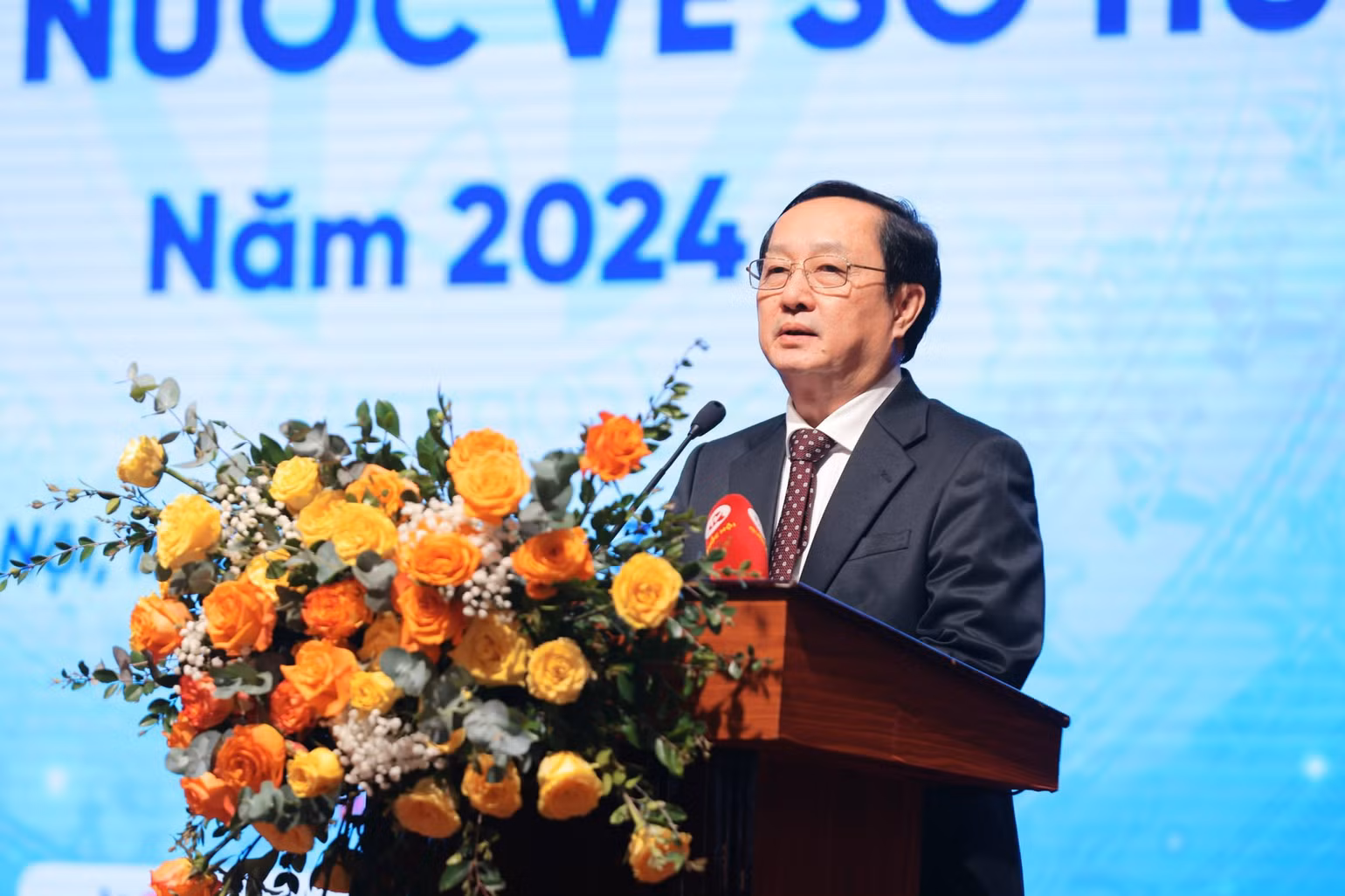 Bộ trưởng Huỳnh Thành Đạt phát biểu ý kiến tại hội nghị.