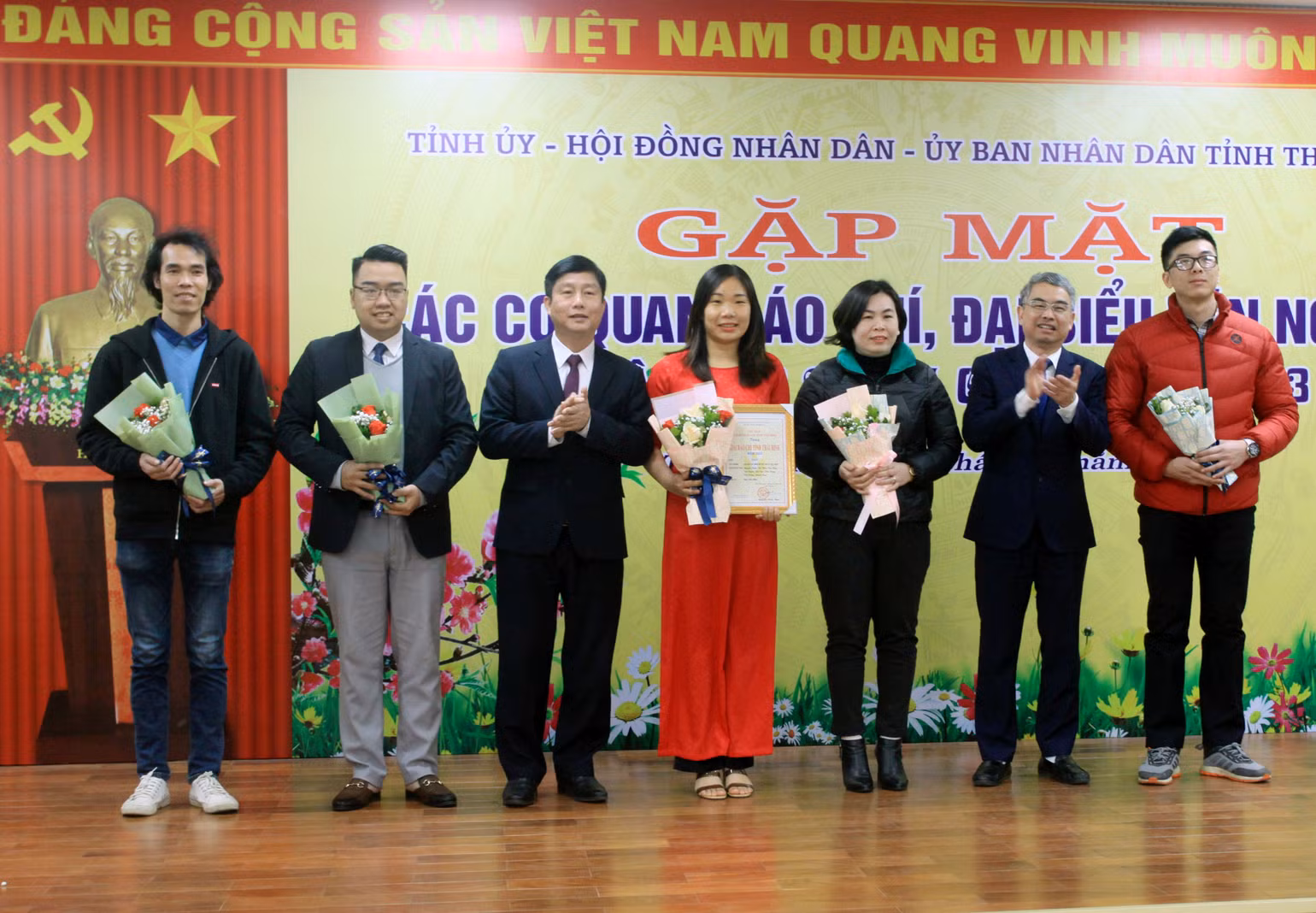 Nhóm tác giả đoạt giải Nhất giải báo chí tỉnh Thái Bình năm 2022. Nhóm tác giả đoạt giải Nhất giải báo chí tỉnh Thái Bình năm 2022.