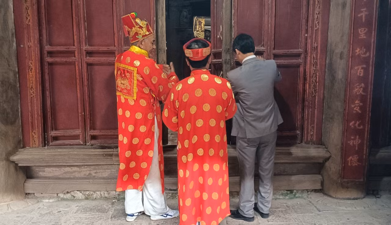 Nghi thức mở cửa đền Thánh bắt đầu lễ hội mùa Xuân.