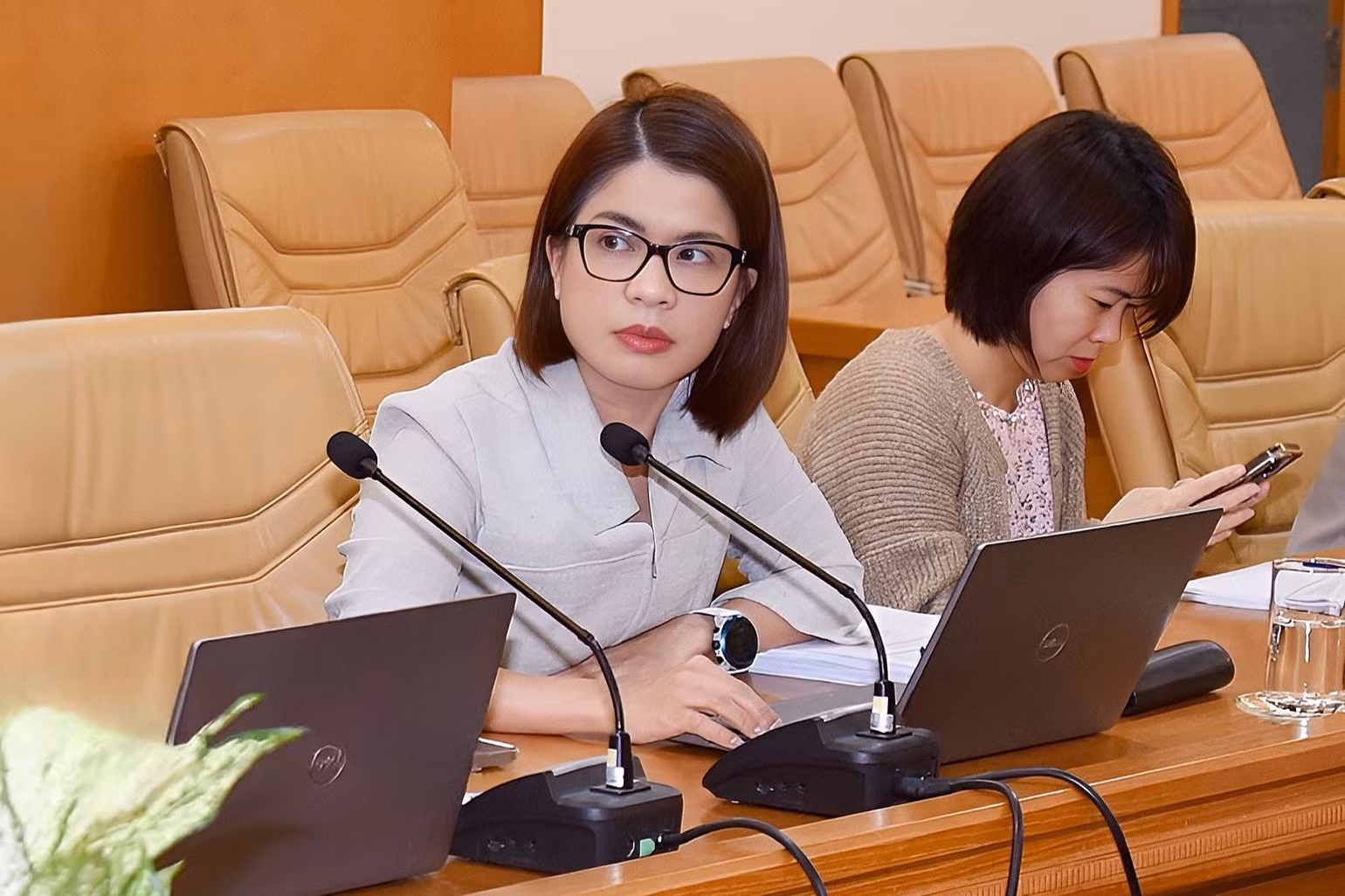 Thành viên Hội đồng quản trị Phạm Thị Thanh Hoài chủ trì Hội nghị cập nhật kết quả kinh doanh. Thành viên Hội đồng quản trị Phạm Thị Thanh Hoài chủ trì Hội nghị cập nhật kết quả kinh doanh.