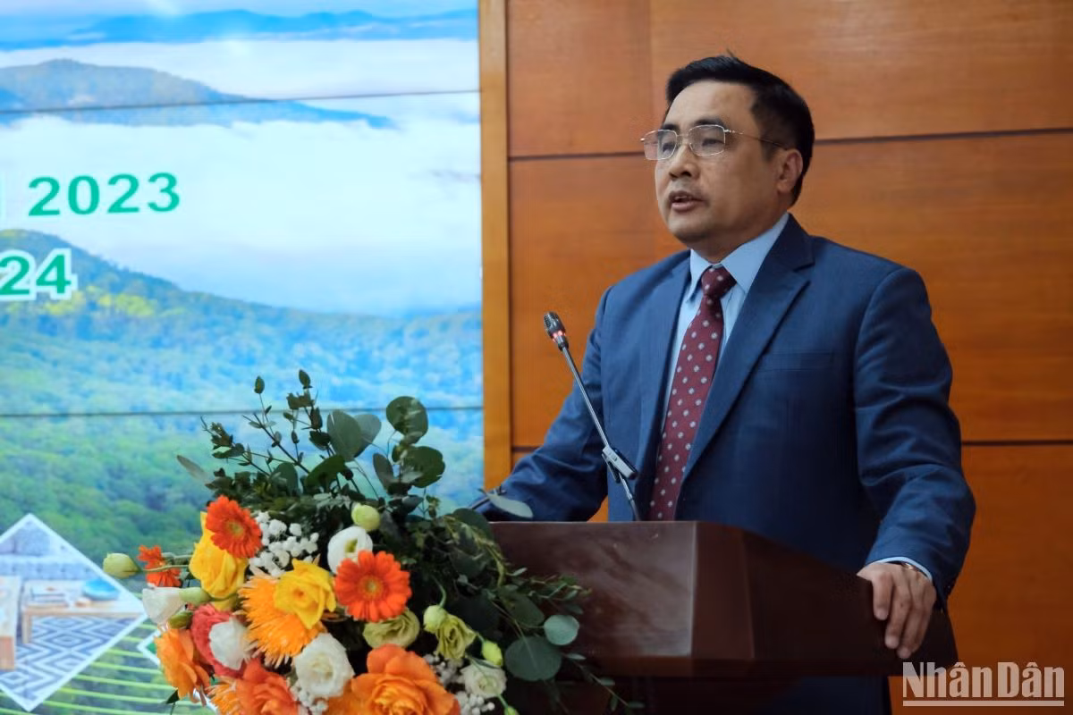 Thứ trưởng Nông nghiệp và Phát triển nông thôn Nguyễn Quốc Trị ghi nhận những nỗ lực của ngành lâm nghiệp trong năm qua. Thứ trưởng Nông nghiệp và Phát triển nông thôn Nguyễn Quốc Trị ghi nhận những nỗ lực của ngành lâm nghiệp trong năm qua.