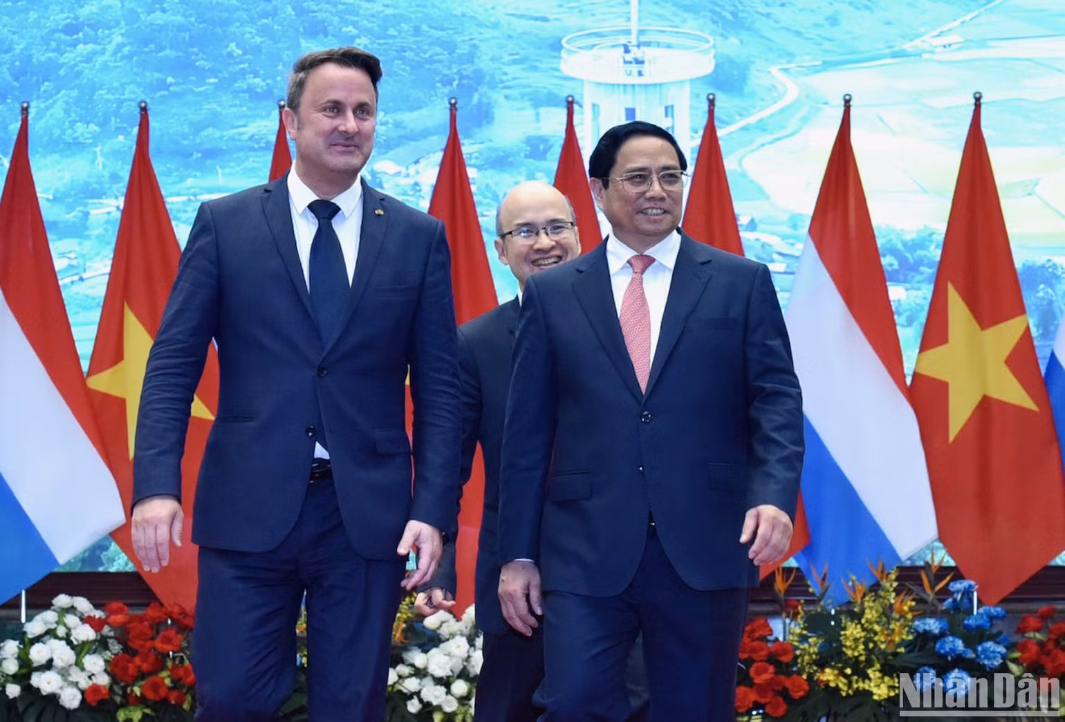 Thủ tướng Phạm Minh Chính tiễn Thủ tướng Đại Công quốc Luxembourg Xavier Bettel. Thủ tướng Phạm Minh Chính tiễn Thủ tướng Đại Công quốc Luxembourg Xavier Bettel.