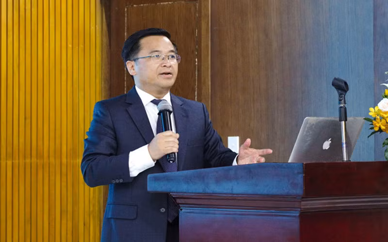 Phó Giáo sư, Tiến sĩ Bùi Xuân Hải, Phó Hiệu trưởng Trường Đại học Luật Thành phố Hồ Chí Minh phát biểu tại hội thảo.