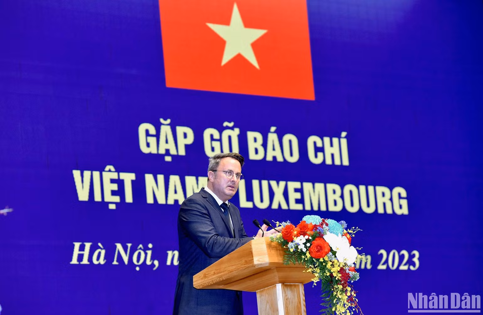 Thủ tướng Đại Công quốc Luxembourg Xavier Bettel phát biểu tại buổi gặp gỡ báo chí. Thủ tướng Đại Công quốc Luxembourg Xavier Bettel phát biểu tại buổi gặp gỡ báo chí.